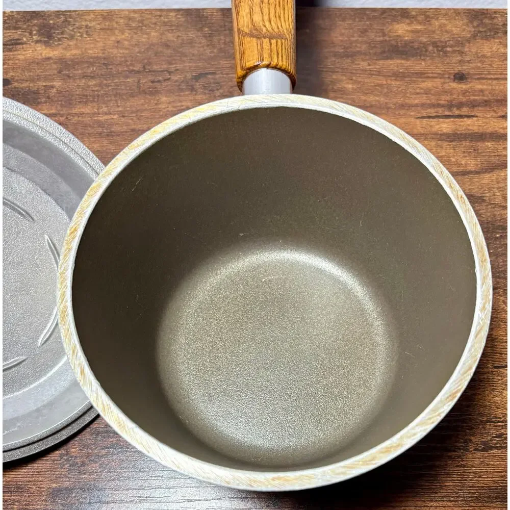 Vintage Club Classic 1 Aluminum 1 Qt Almond Stock Pot with a lid- Wood Handles